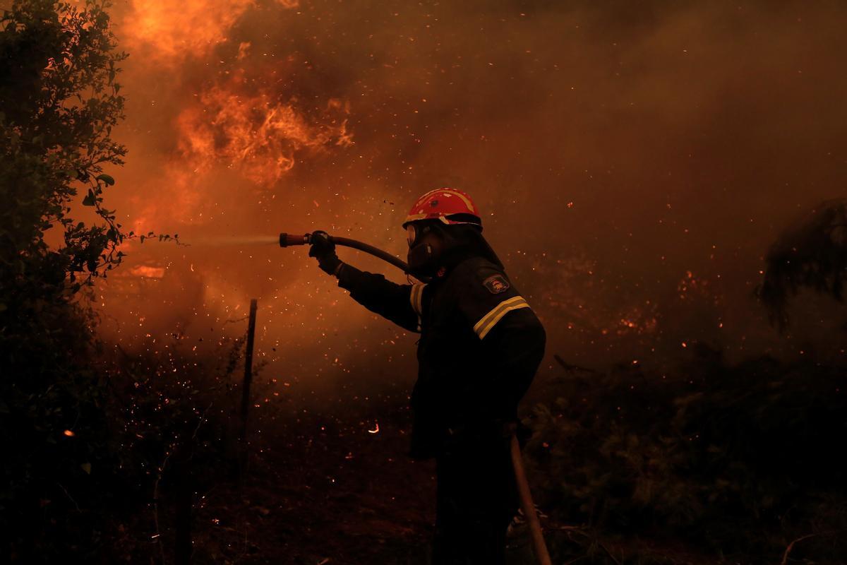 Gran cantidad de evacuados por incendio en Grecia