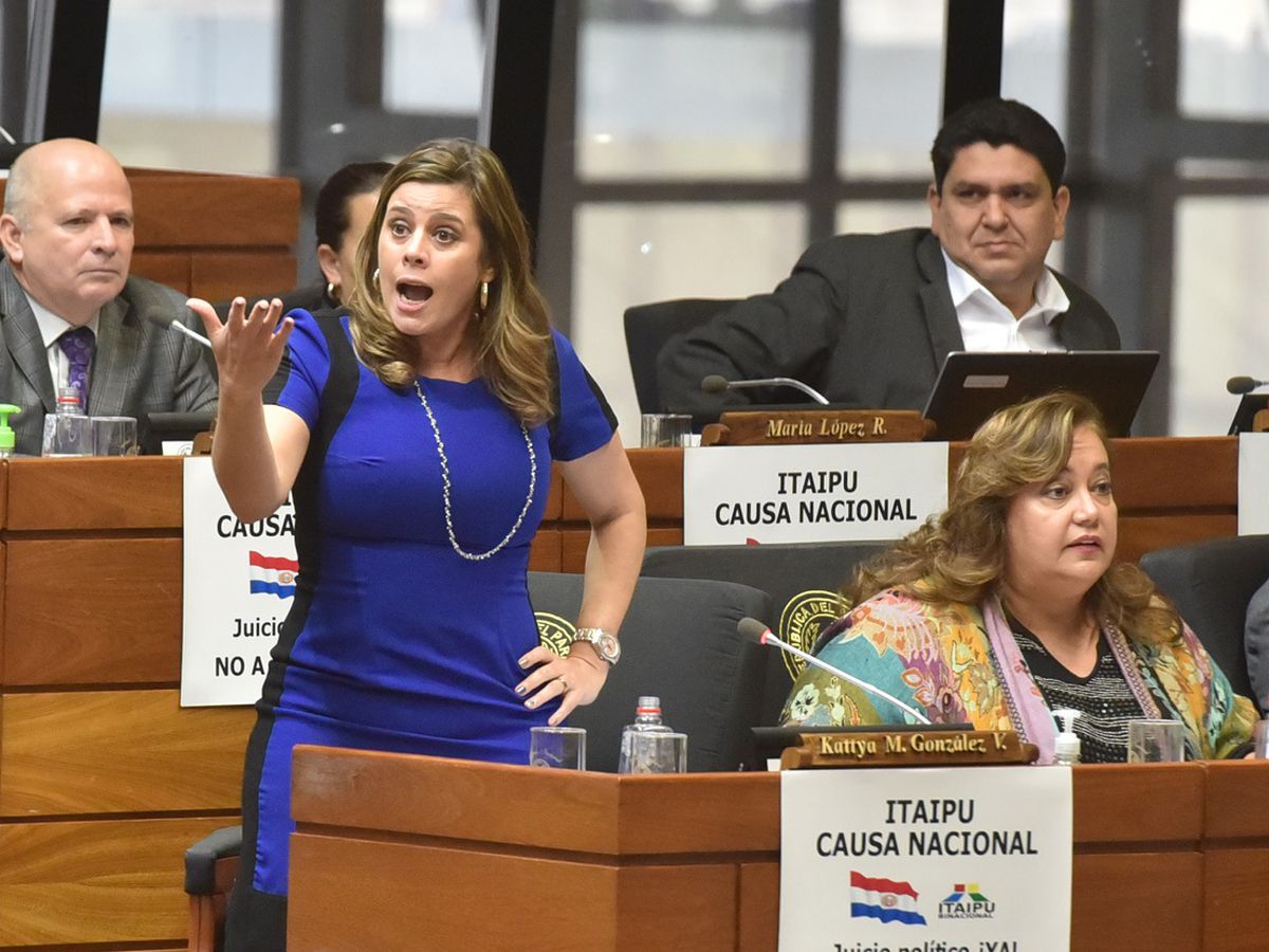 Kattya González pide desafuero de Erico Galeano