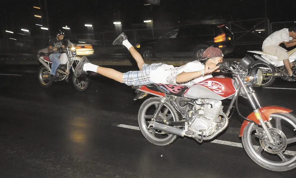 Incautan motocicletas por carreras clandestinas en Luque