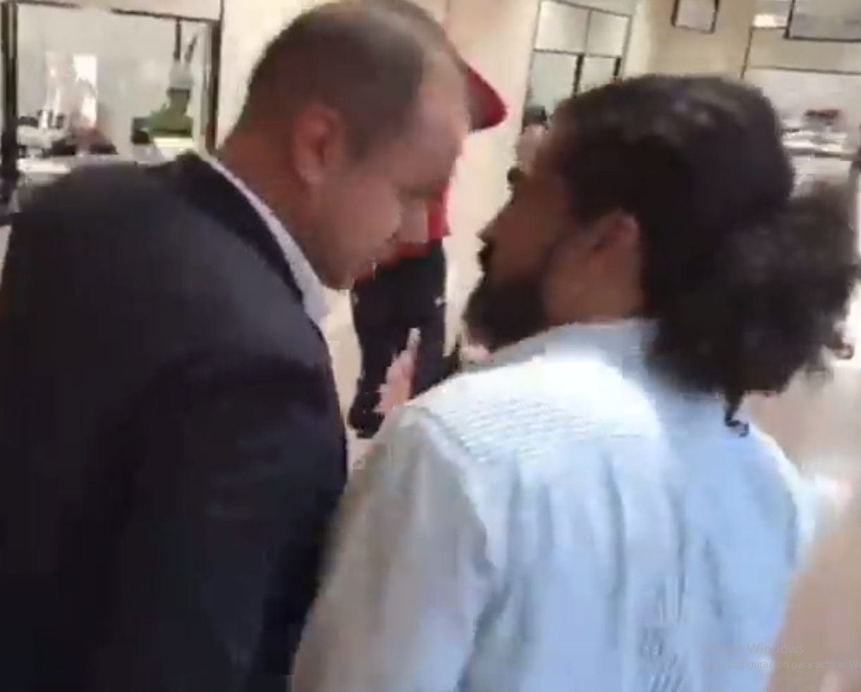 Miguel Prieto casi llega a los golpes en tribunales