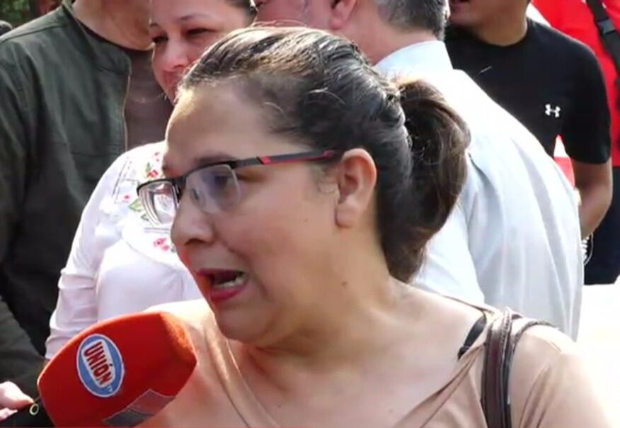 Funcionarios penitenciarios se manifiestan frente al Ministerio de Justicia