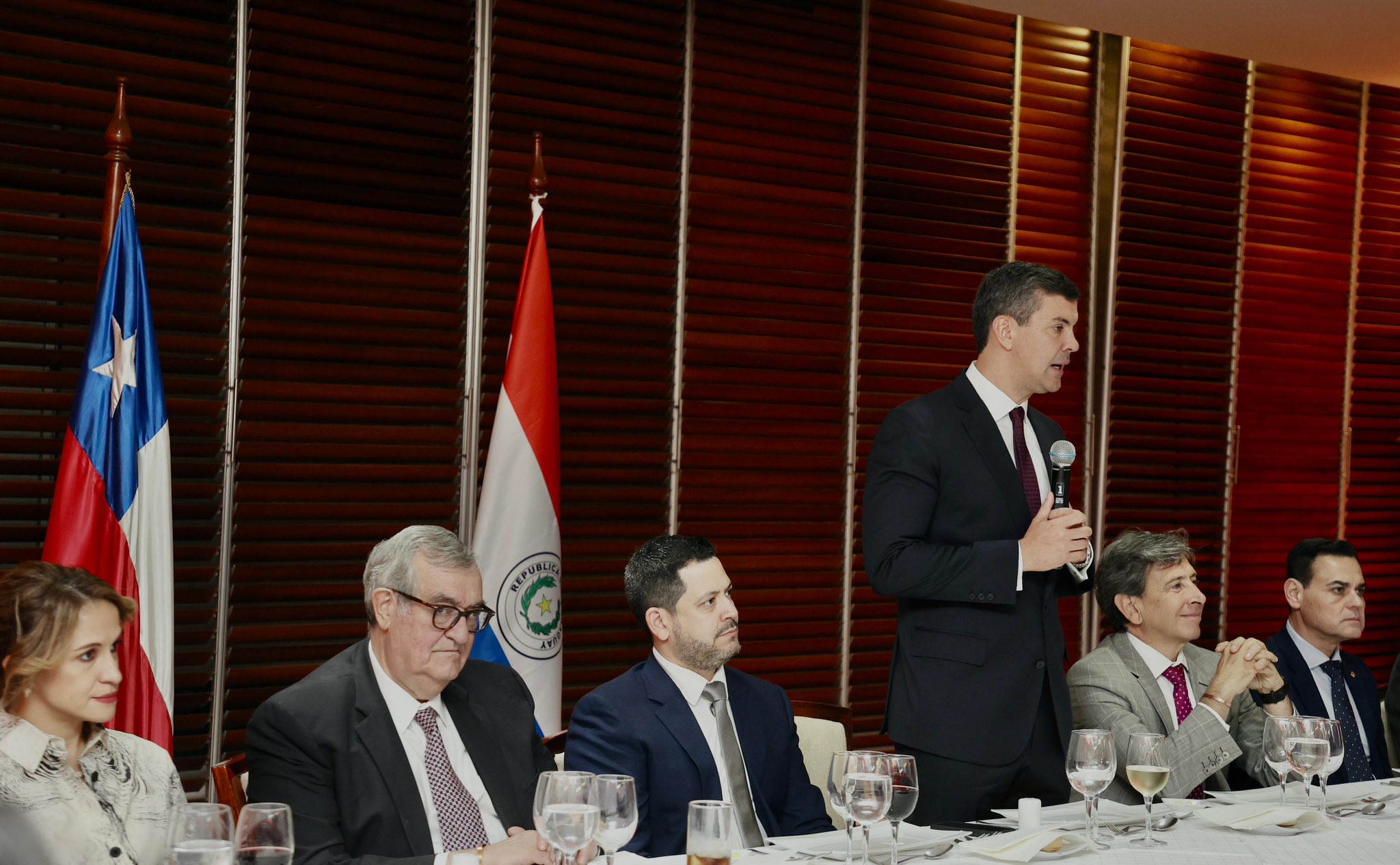 Ministro asegura que chilenos se “sorprendieron” con Paraguay