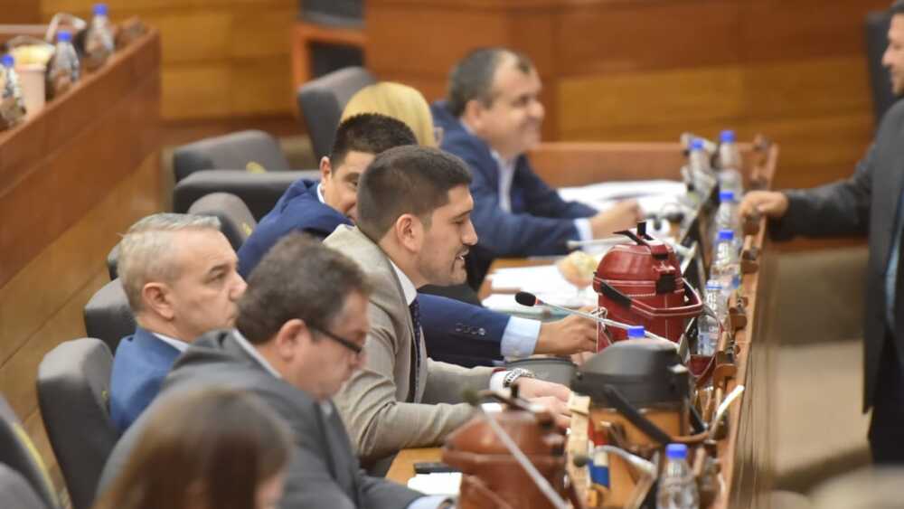 Bancada “Fuerza Republicana” queda con 6 miembros