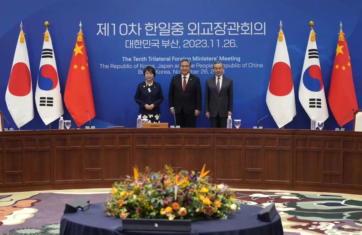Diplomáticos de Corea del Sur, Japón y China se reúnen para cumbre trilateral