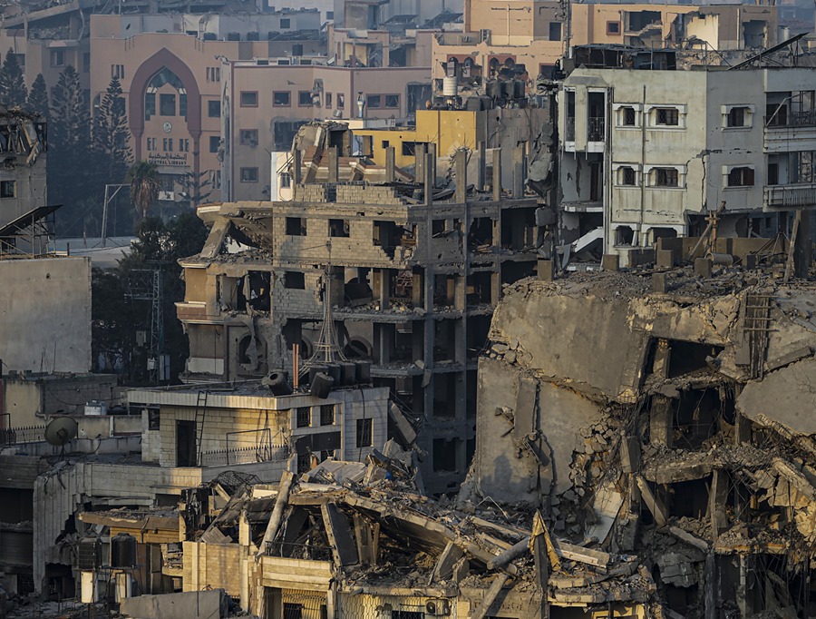 Israel bombardea un campo de refugiados en Gaza