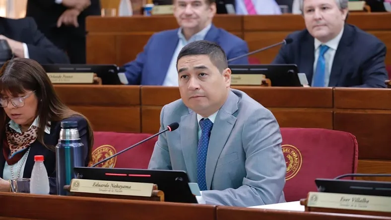 Nakayama seguirá en política, desde otro partido