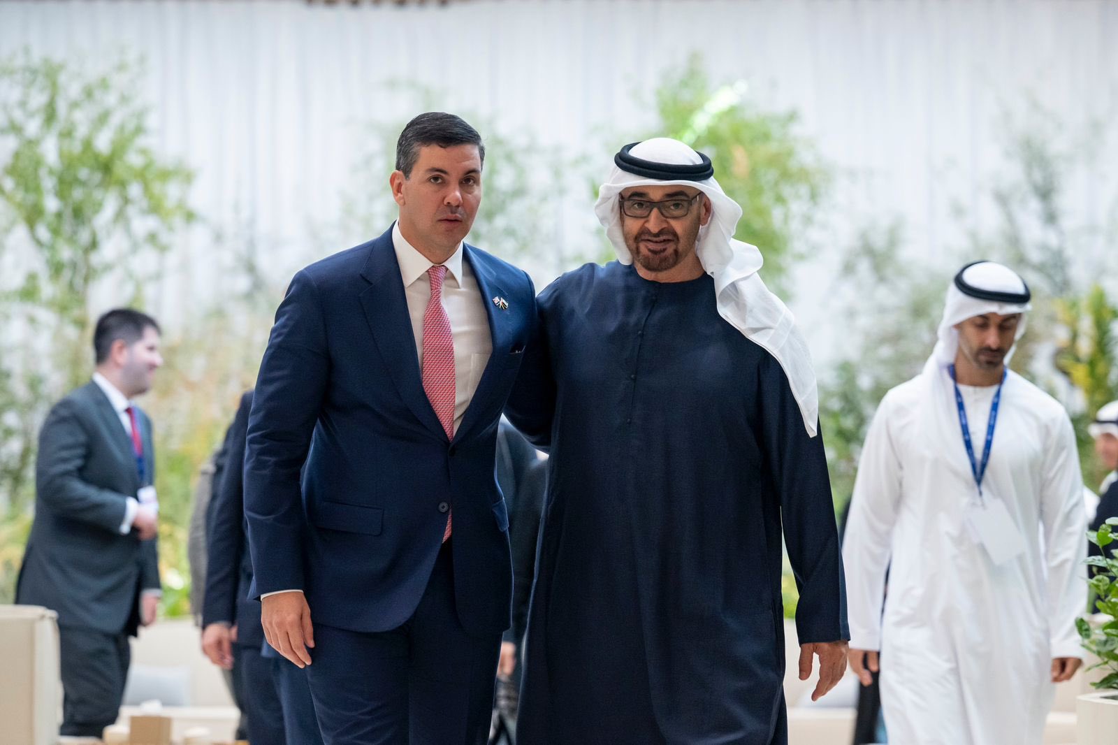 Santiago Peña visitó al Presidente de EAU para fortalecer relaciones bilaterales