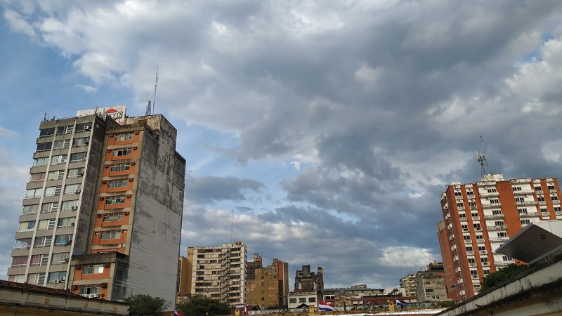 Continúan las lluvias con clima caluroso