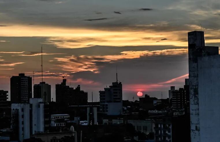 Lunes arranca con clima húmedo y caluroso