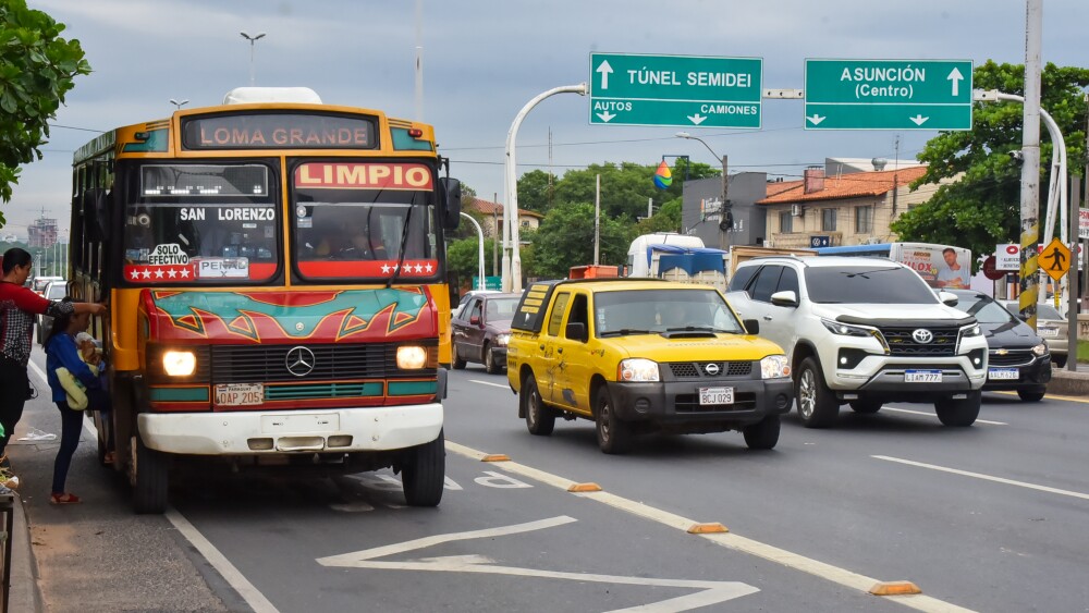 Aplicarán multas a conductores que no respeten carril único