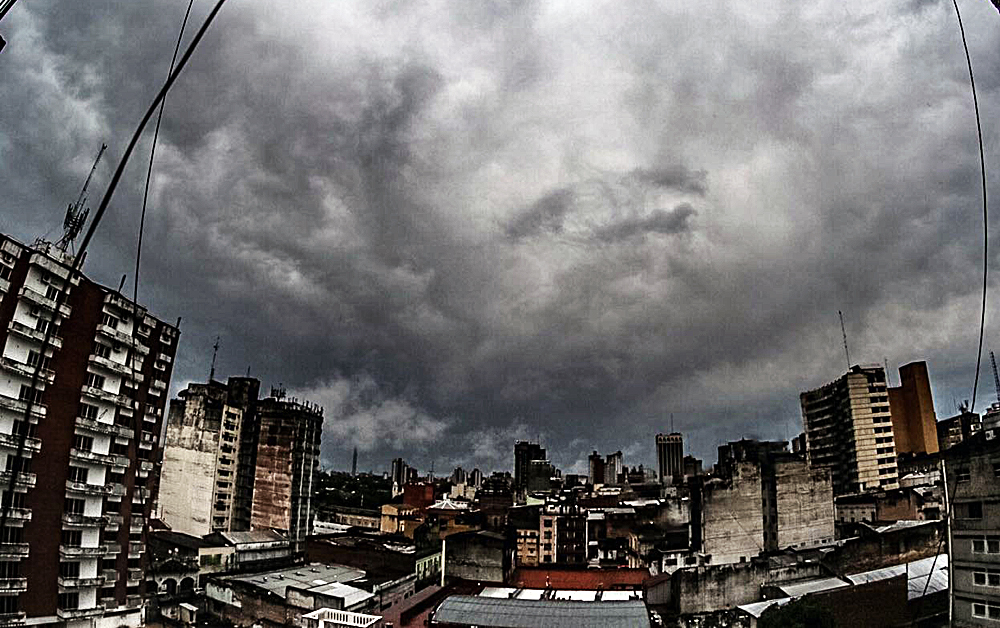 Lunes caluroso con tormentas, anuncia Meteorología
