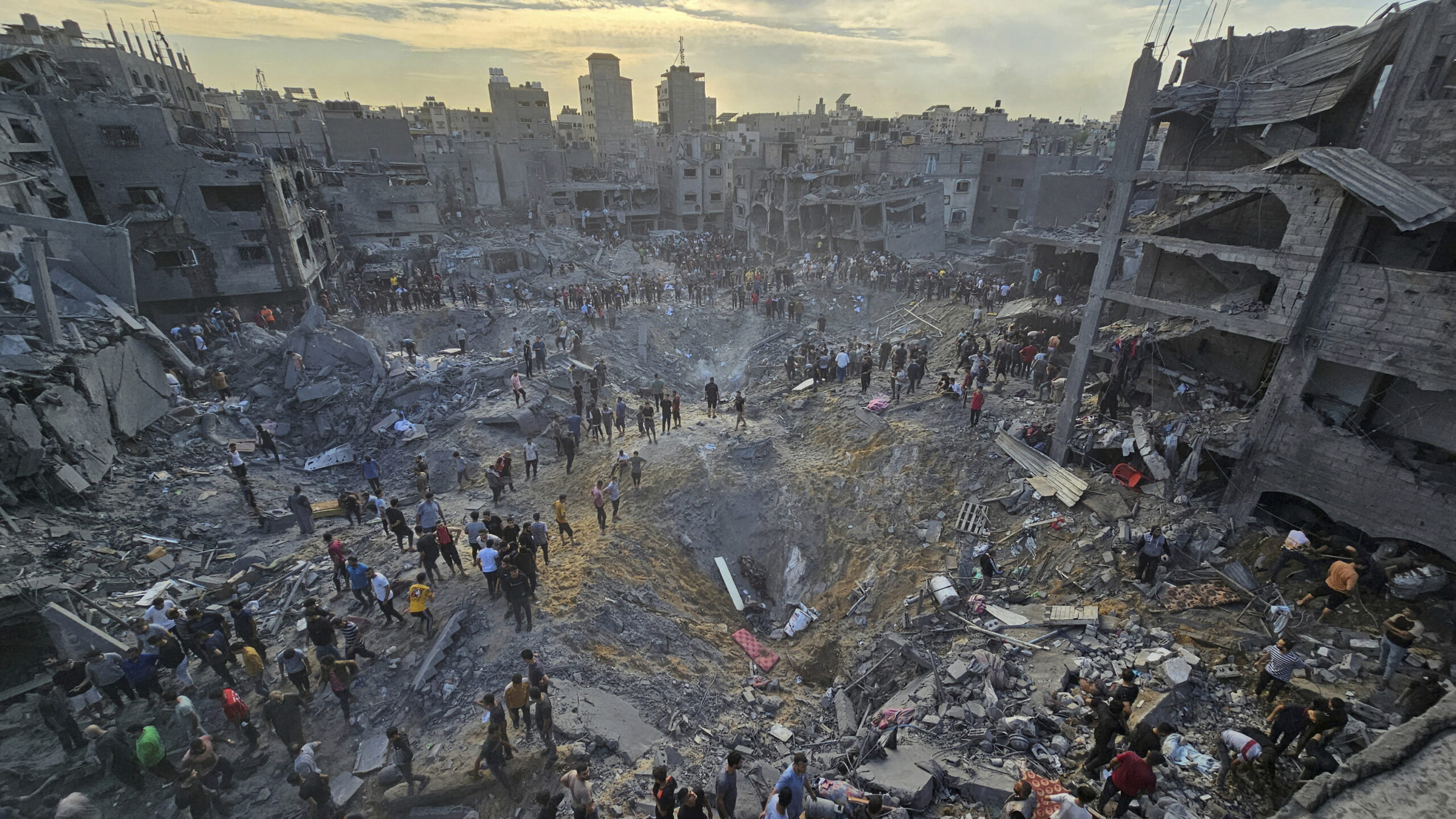 Bombardeos en Gaza dejan cientos de muertos