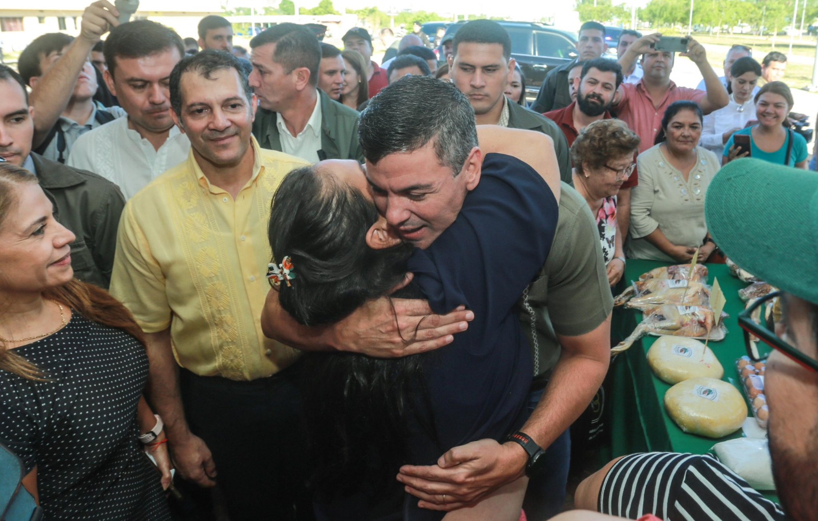 Santiago Peña participó del “Chipa Apó” en Costanera
