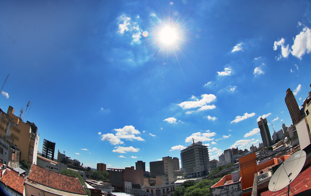 Meteorología anuncia viernes con calor y humedad