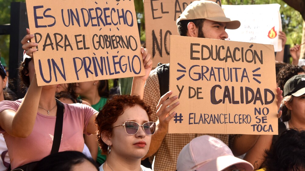 Estudiantes redoblan apuesta ante firma de decreto