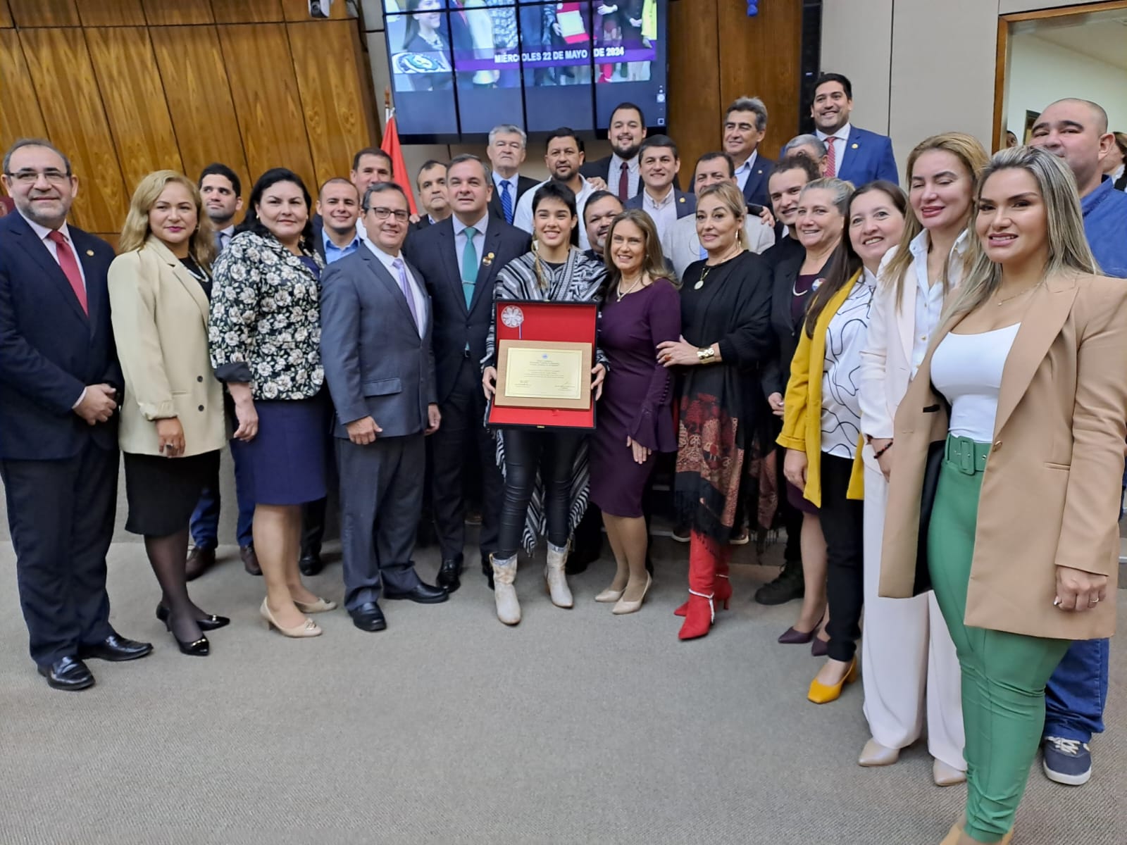 Ayelen Alfonso recibió premio “Emiliano R. Fernández”