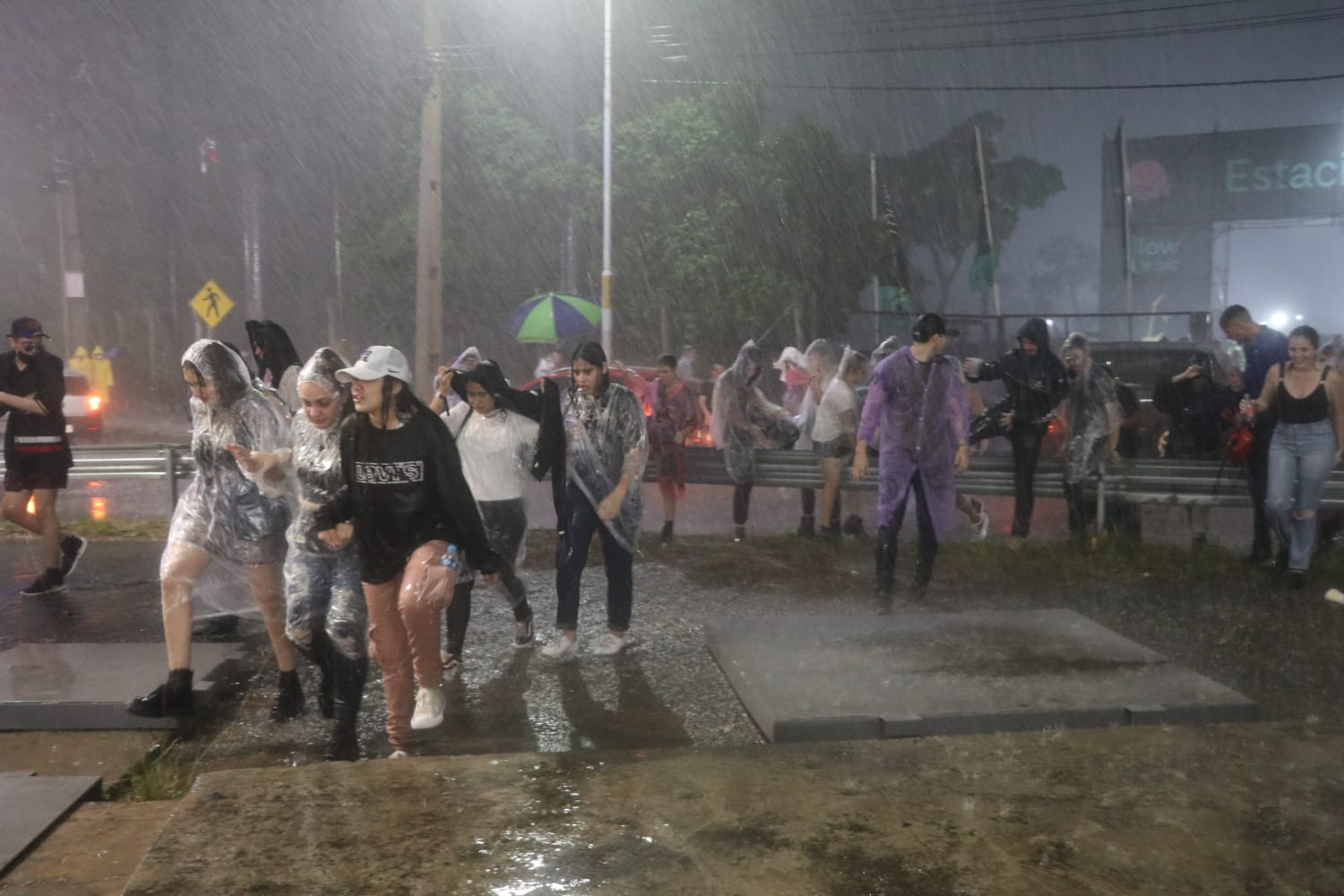 Anuncian lluvias en el día de concierto de Karol G