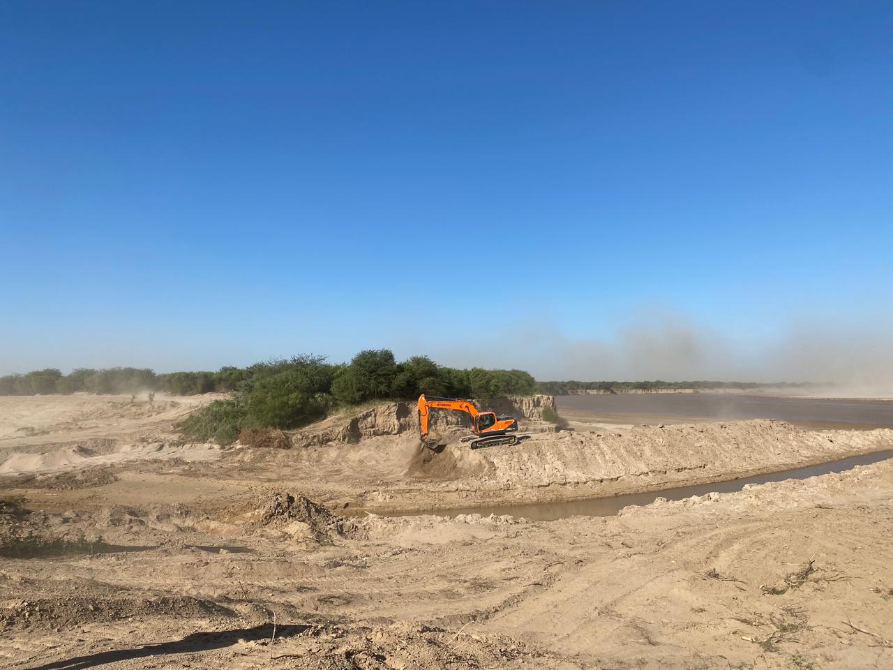 Realizan limpieza y ampliación de los canales del Río Pilcomayo