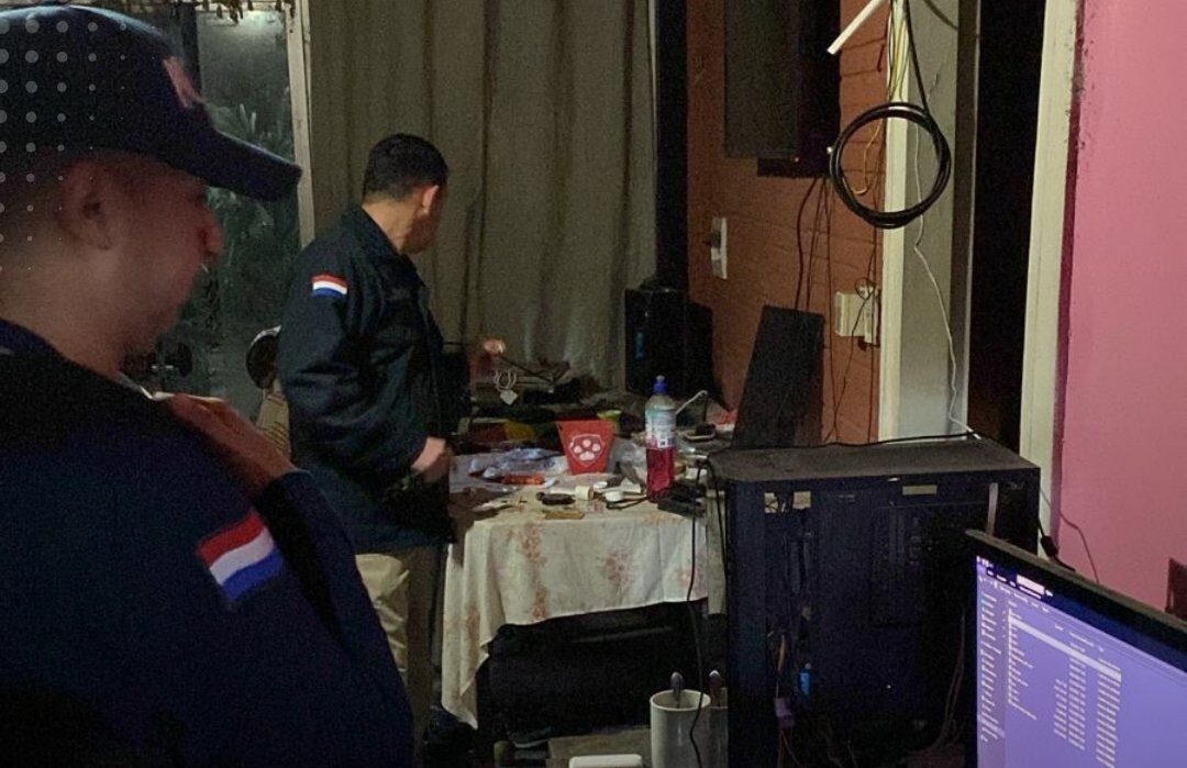 Capturan a trabajador de supermercado por posesión de imágenes de pornografía Infantil