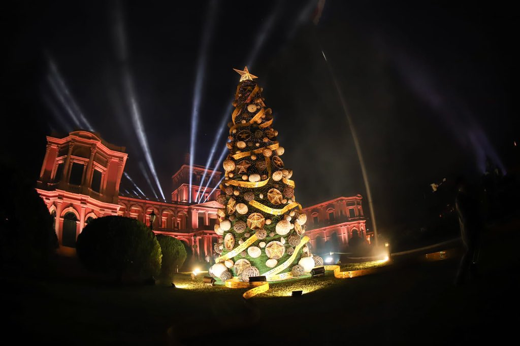 Realizaron encendido de luces en el Palacio de los López