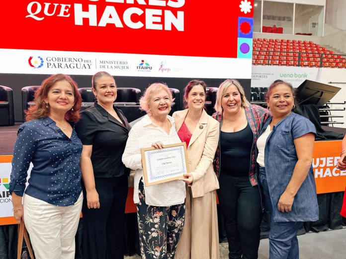 Homenajean a mujeres en SNC