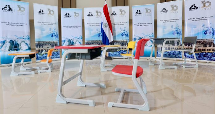 Gobierno inicia entrega de 330.000 pupitres adquiridos por Itaipu para escuelas públicas