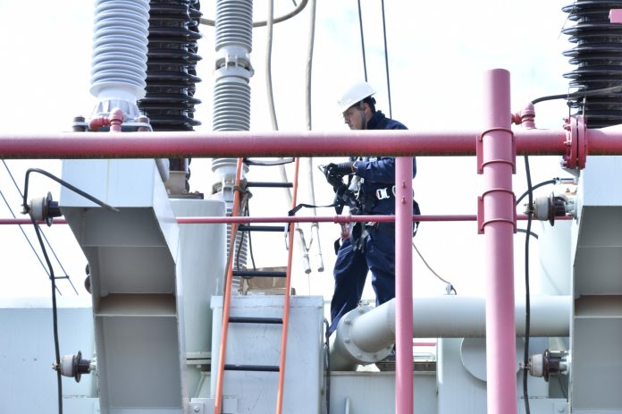 Itaipu moderniza pararrayos en autotransformador