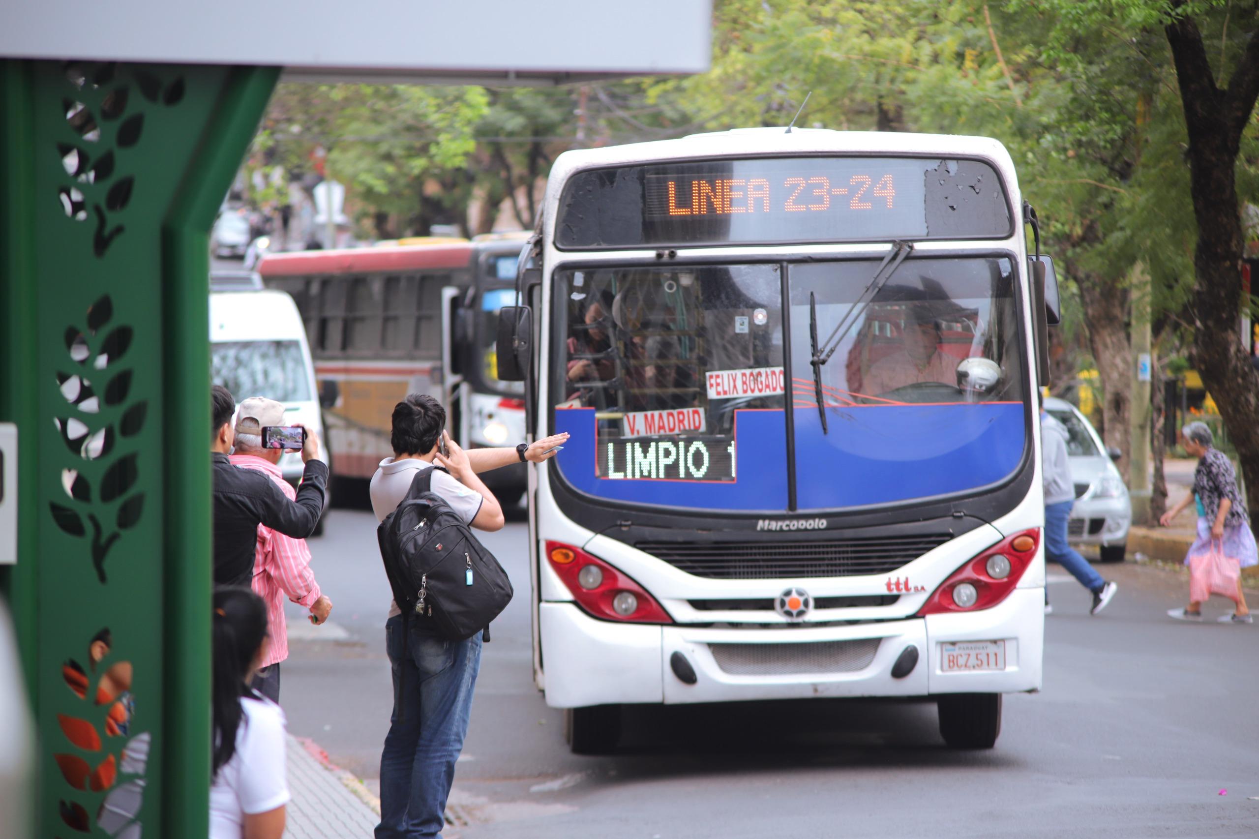 Transportistas suspenden huelga general prevista para esta semana