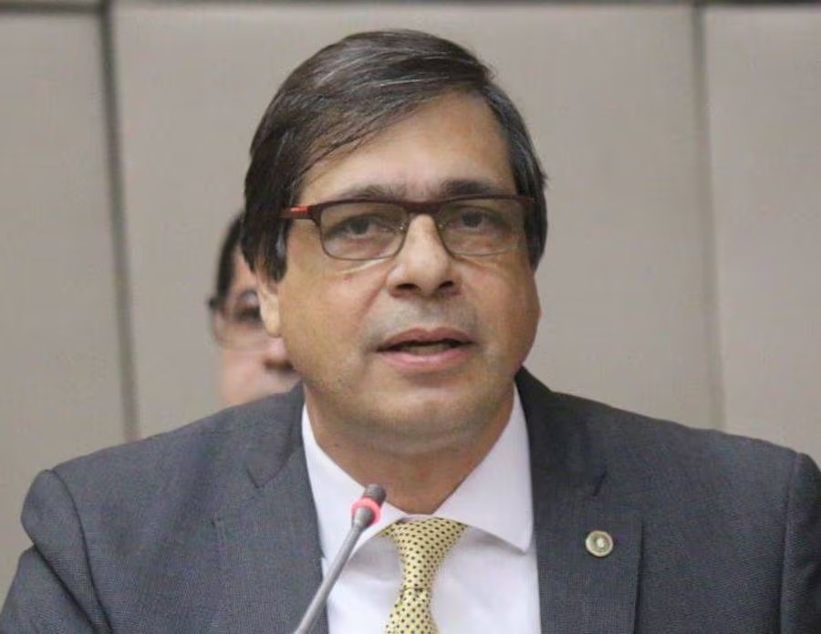 Vicente Bataglia, ex titular de IPS, llegaría hoy al país para presentarse ante la Justicia